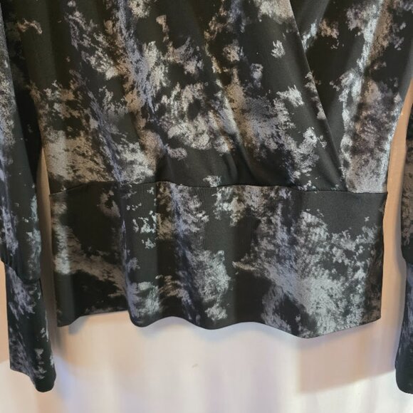EBBY BLACK WHITE CAMO WRAP FRONT BLOUSE TOP SIZE XL VNECK LONG SLEEVE - Picture 3 of 8